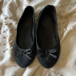 Black SO flats with small bow
